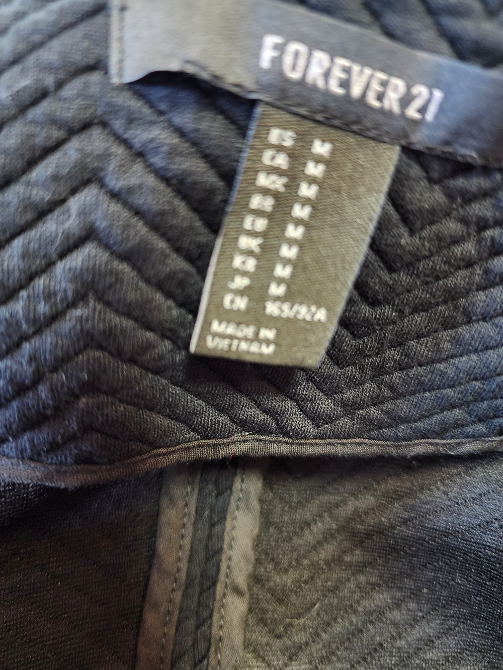 Forever 21 Women's Black Textured Open-Front Blazer. Size Medium. - Picture 5 of 9